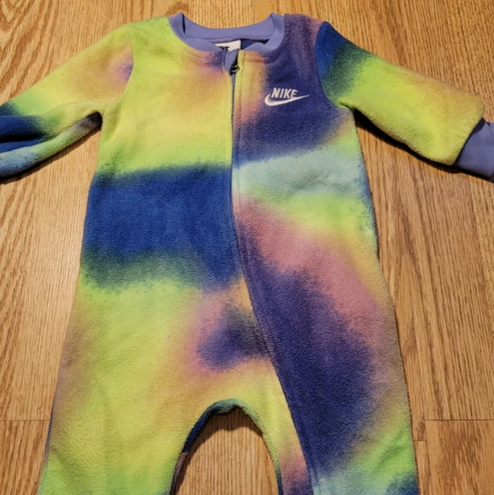 Nike Sleeper Baby Size: 6 Months Full Zip